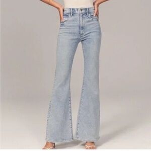 Abercrombie & Fitch Ultra High Rise The Flare Jeans 26XS